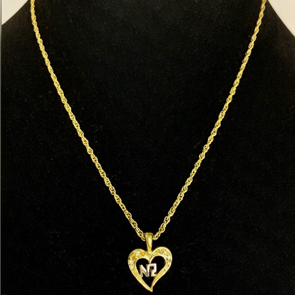 Nina Ricci Pendant Necklace Delicate Gold